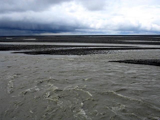 Confluence on island in braided river Skeidará, 424 m away