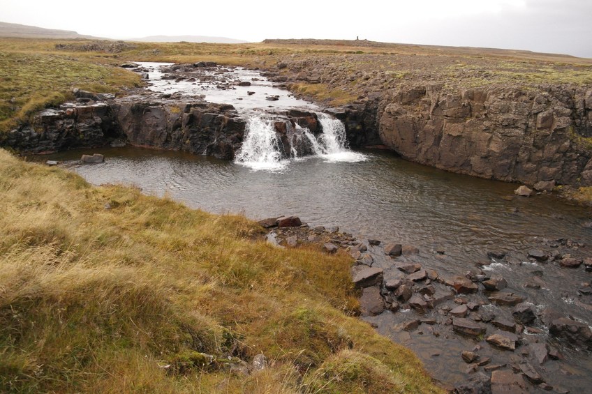 Creek channel to the west of the confluence. Following this creek to visit the confluence point is recommended over taking a direct line from the road.