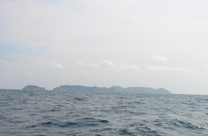 Looking south, Isola di Ponza, 4Nm (7.7km)