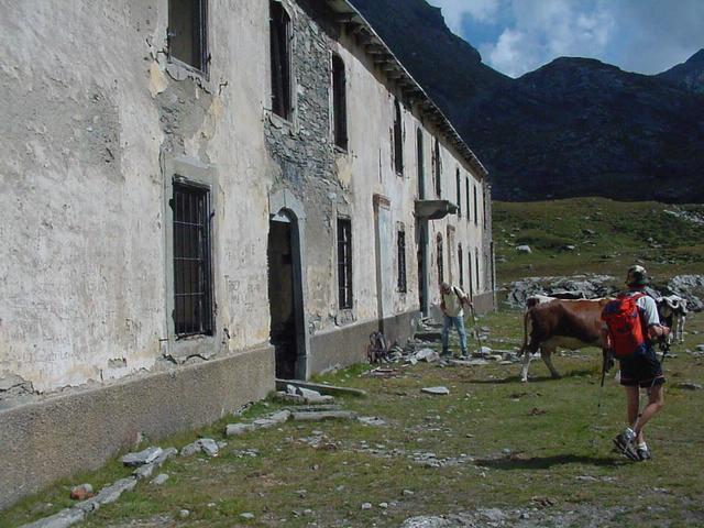 Caserma abbandonata nei pressi del lago Albergian