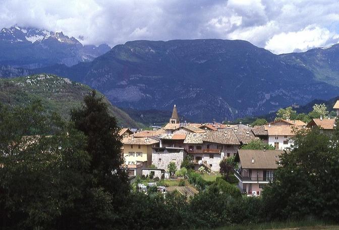 overlooking Stravino, 1.5 km west of th CP