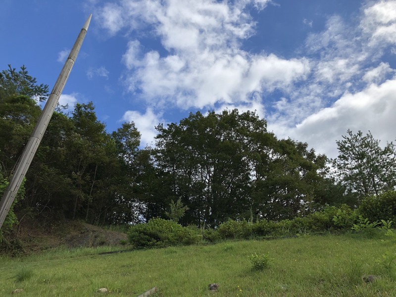 Looking eastward, seeing the top of the hill