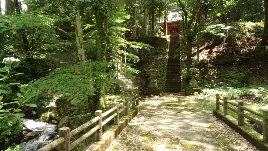 Shintō-shrine 700 m west of the CP