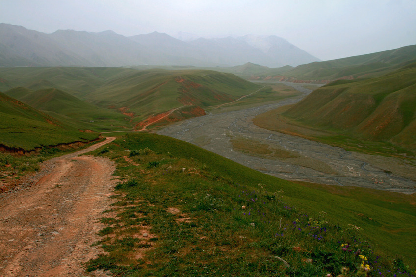 reaching Këkdzhar Valley - view to confluence on plateau of little valley left side