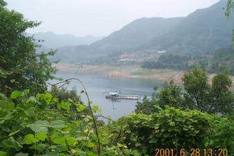 #1: Looking south-west; a ferry stop on the lake is visible.