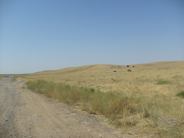 The gravel track between Montaytas and Eski Shanaq, 4 km from the confluence