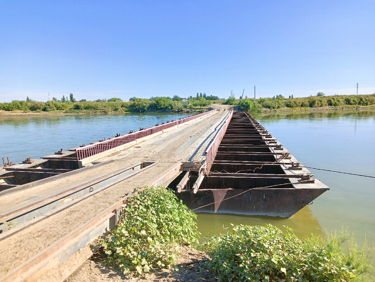 Pontoon bridge over Syr Darya