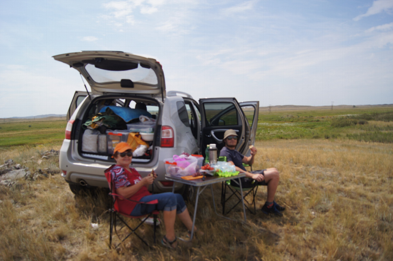 Обед на возвышенности / Lunch on the hill