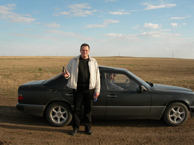 Big hunter and a big car