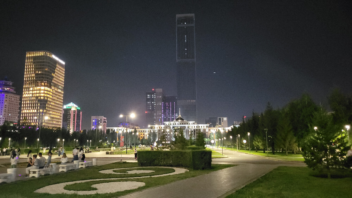 бульвар Нуржал в Астане / Boulevard Nurzhal in Astana