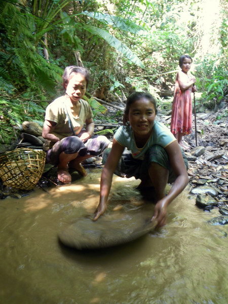 Gold diggers met on the way to the confluence