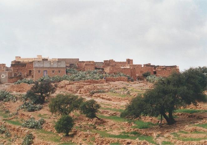 The village Tasakat with typical stone houses a few hundred metres north of the Confluence