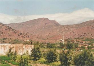 #1: View towards the Confluence 31°N 9°W from south-west. The Confluence lies behind the mountains 5.8 km away