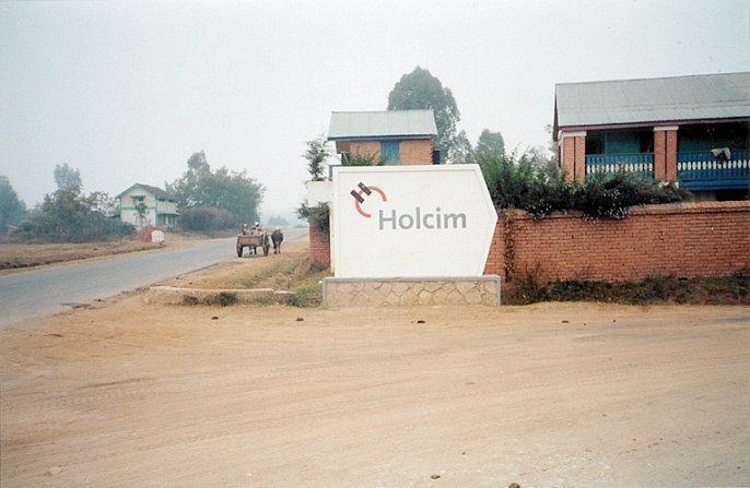 The "Holcim" sign, indicating better route for 2nd attempt