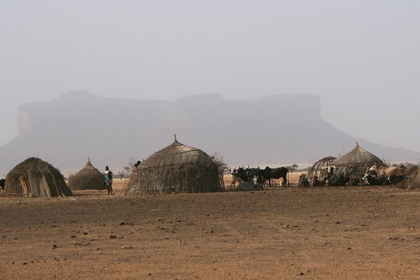 Hombori Mountains village along the confluence track