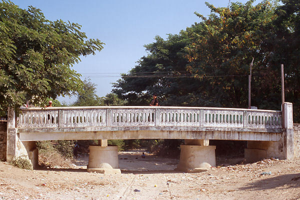 Bridge on the road between Mingun and Letpan