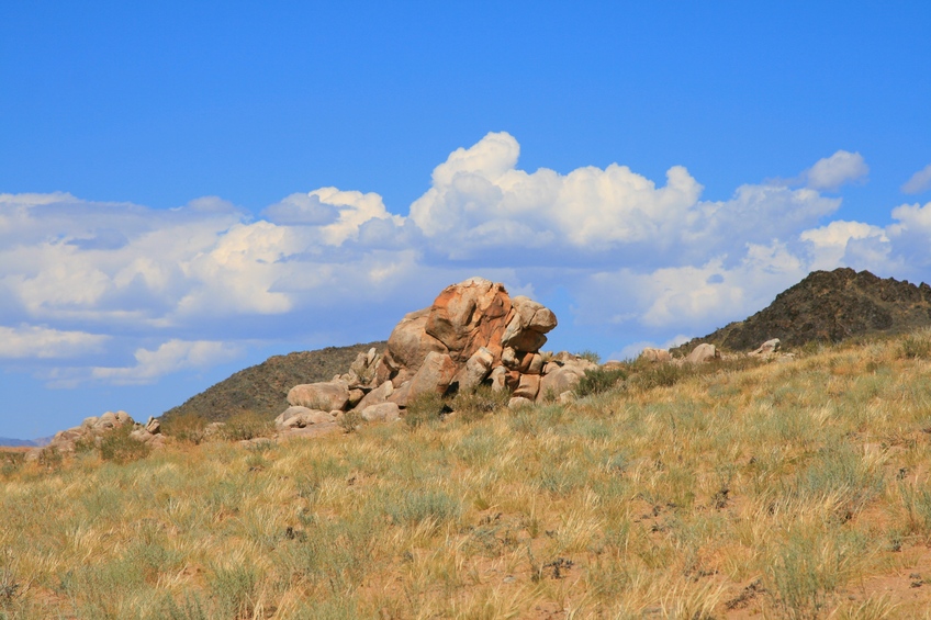 Confluence in front of some rocks direction Northeast