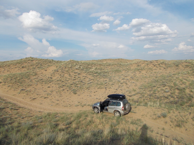 Кругом песок / Sandy dunes around