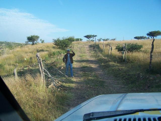 Abriendo pueras en el camino