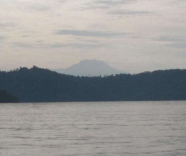 Zoom in view of Mt Kinabalu, seen in the East photo