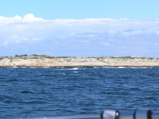 Submerged rock with marker (North-East)