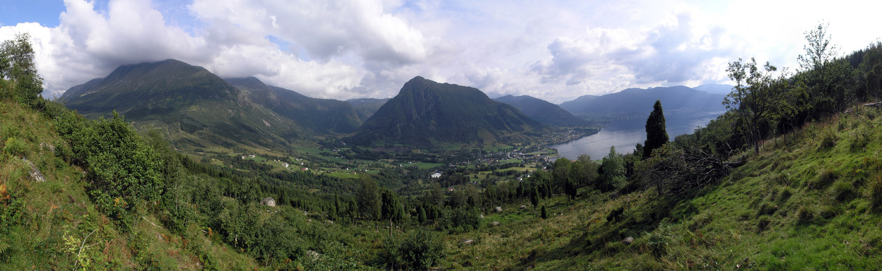 View over Rosendal from the top of the steep pasture