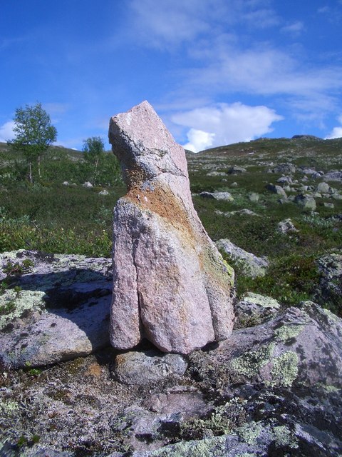 Stone marking boundary line near the cp