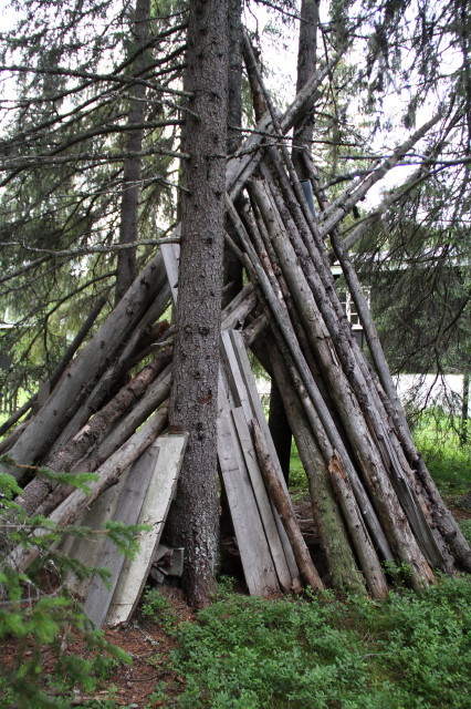Small pyramid of wood, next to the point