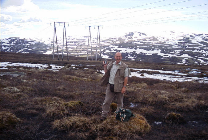 Hans, Standing on top of the confluence with the mountains of Gravdalshalsen behind him.