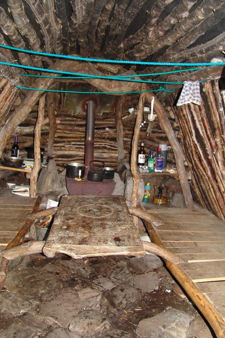 Mortenskåten, the NTNUI-cabin 2.8 km away from the confluence, view inside