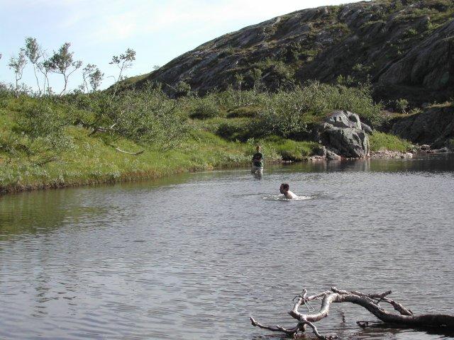 A refreshing swin in the stream pond behind Litlfjellet