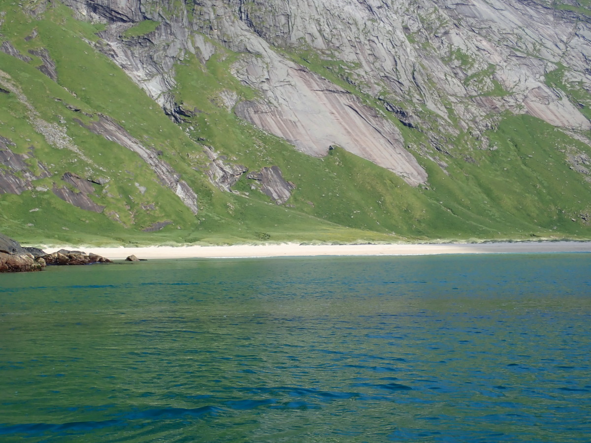 Sandstrand and the Start to the Walkway / Sandstrand & beginn der Fußtour zum Punkt