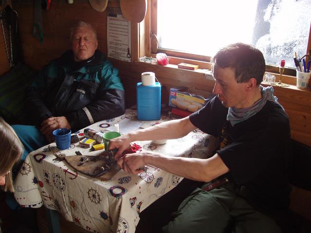 Sture observing Magne slice dried reindeer heart in Geinohyttan