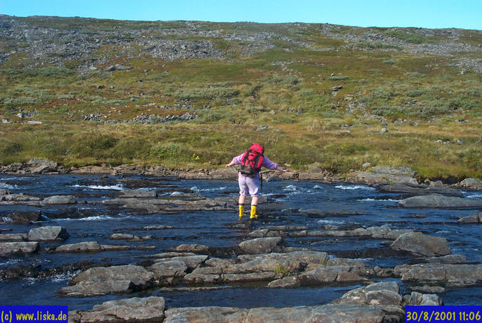 Crossing the Sandfjordelva / Beim Überqueren des Sandfjordelva