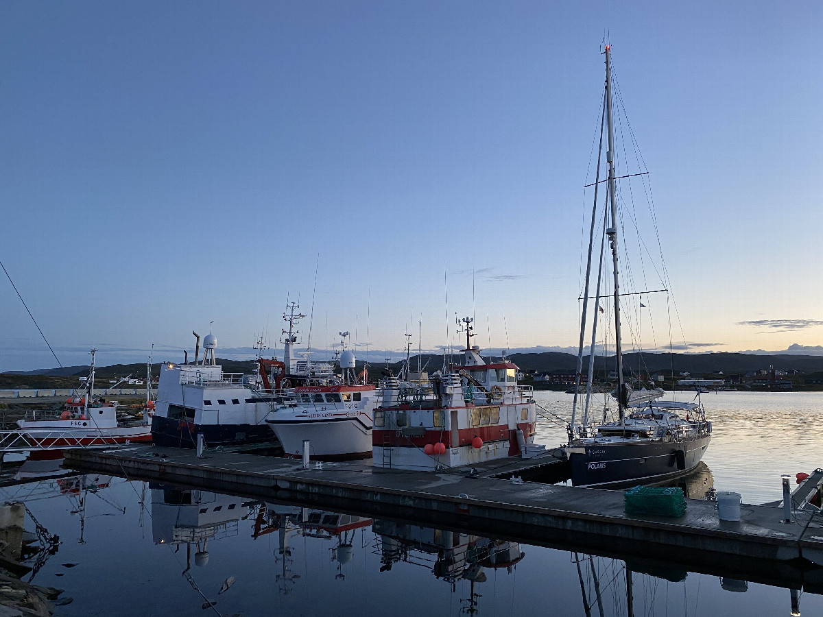 SY POLARIS at mooring the night before visiting the confluence 71N29E