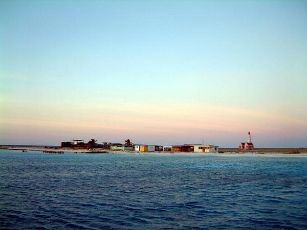 Klein Curaçao - 30 km W of Confluence - cool desert island