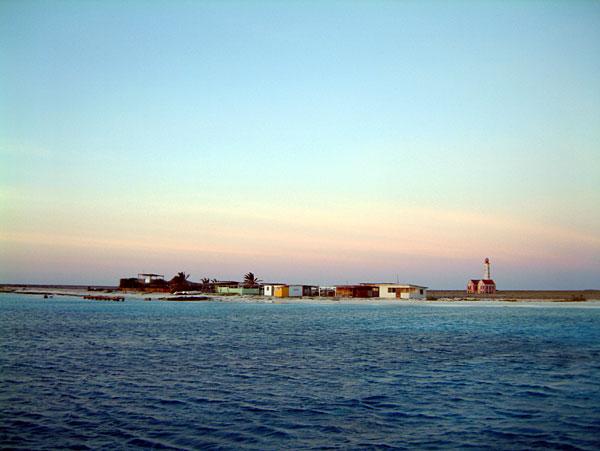 Klein Curaçao - 30 km W of Confluence - cool desert island