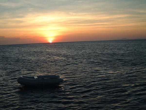 The setting sun sitting on the Confluence - view from Klein Curaçao to Curaçao