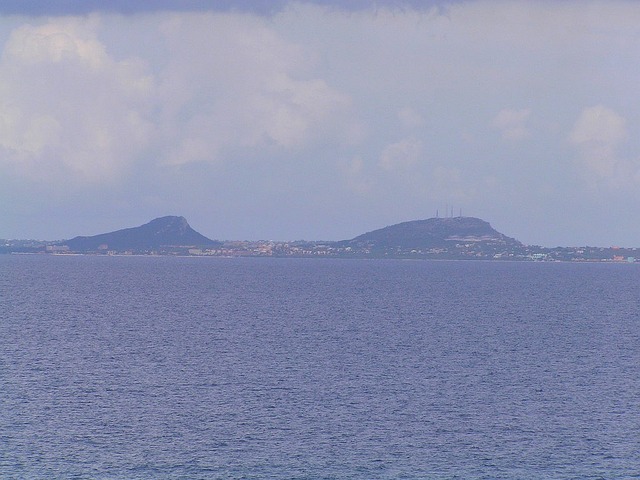 "Drie Gebroeders" hills close WNW of Willemstad