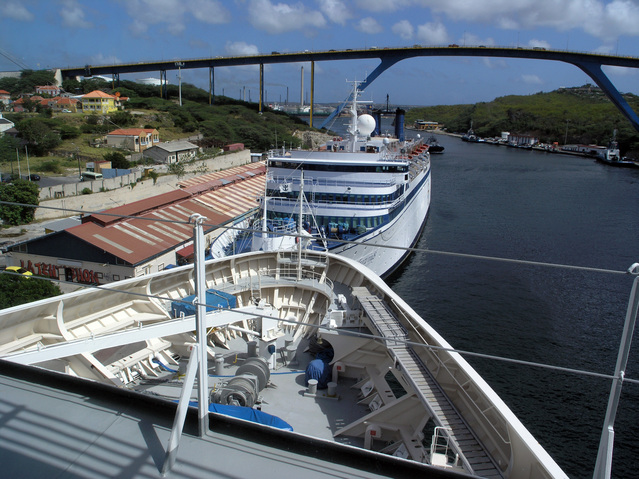 Docking a 211 m ship with less than 200 m of harbor available