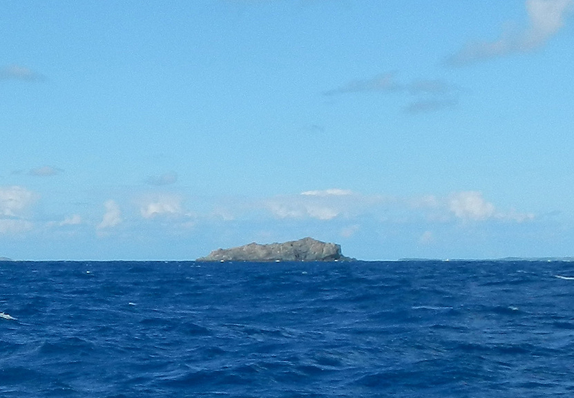 General situation at the point: Lots of water, lots of sky and a little land far away (view to the North, the rock is Molly Beday)