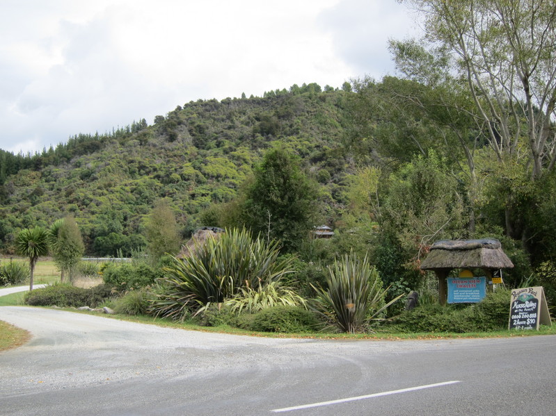 The entrance to Ocean View Chalets from the Sandy Bay - Marahau Road
