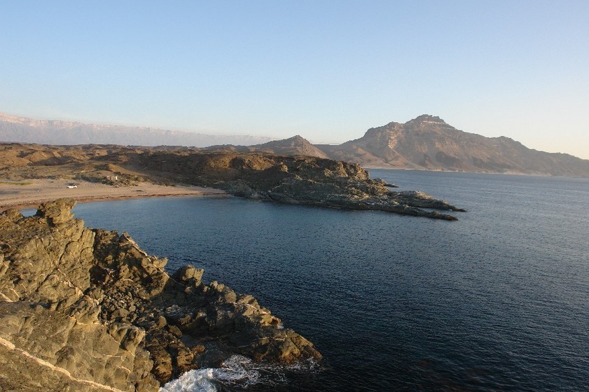 Beach camp 1.8 km distant from degree confluence