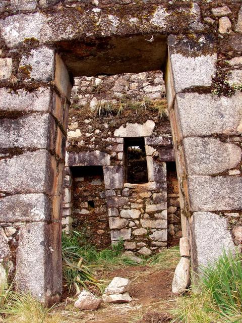 Inca Wasi of Puncuyoc - straight through the front door