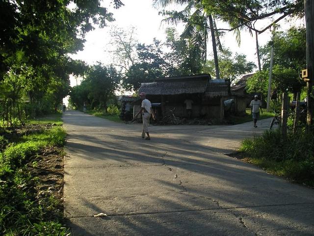 Straight ahead to Tulungatung, right to Nangkal.