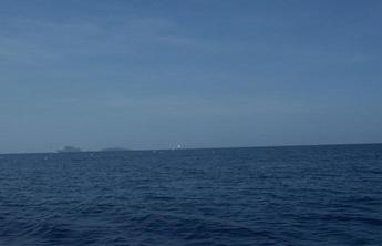 #1: Looking South towards Capones Island, Confluence just in front but before the diving sea gulls.