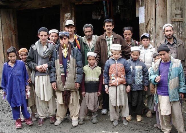 People in a small town on the way up to Shera Kot.  Ali, one of UNJLC's drivers, is in the back.