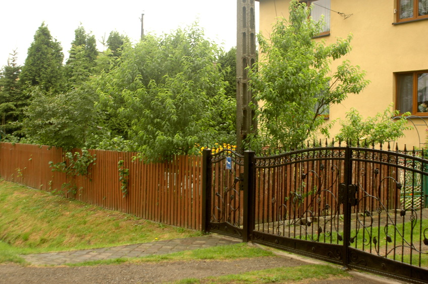 North-West view and gates to the confluence property