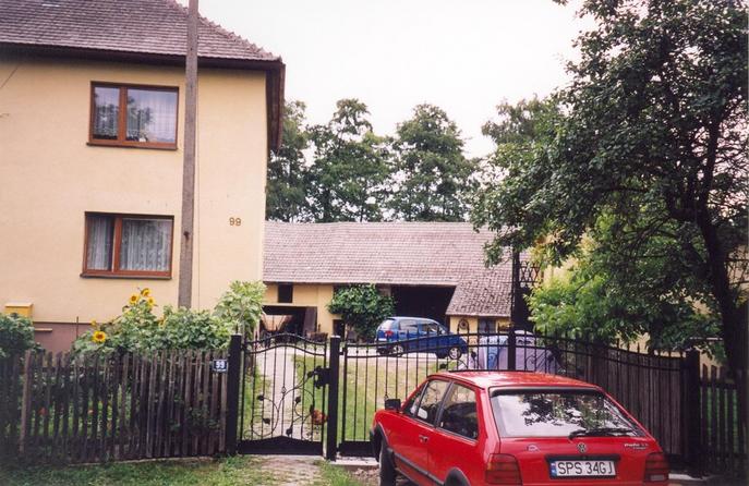 Jankowice near Pszczyna, 99 Złote Łany Street - the confluence is 60 m away (in a barn). View towards NE.