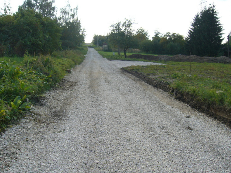 Local gravel road to the confluence - Lokalna szutrowa droga do przecięcia